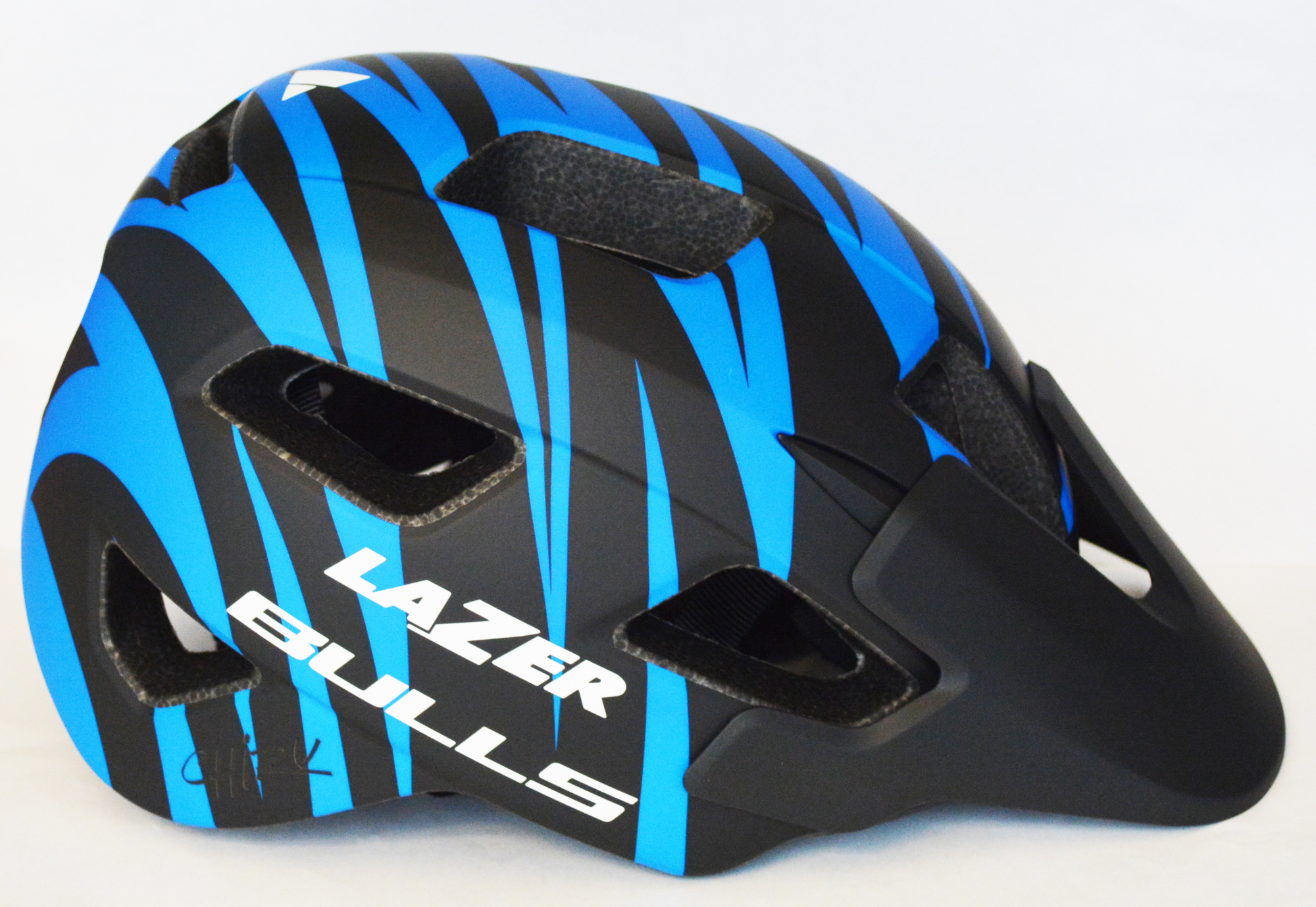 BULLS helmet team